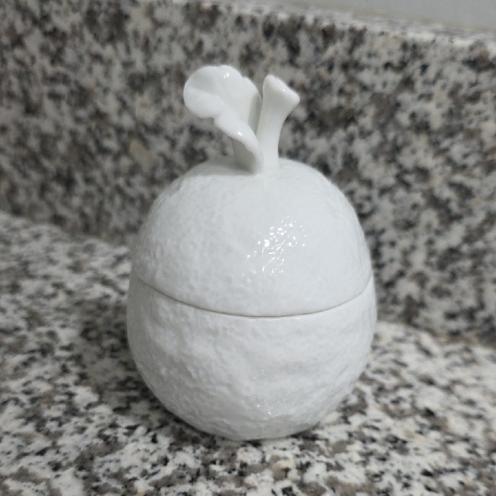 Les Petites Fruits White Ceramic Apple Box